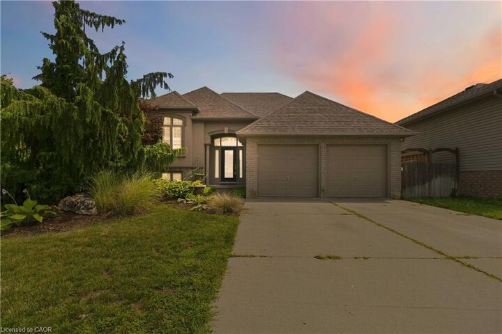33 Stratford Terrace — photo 1