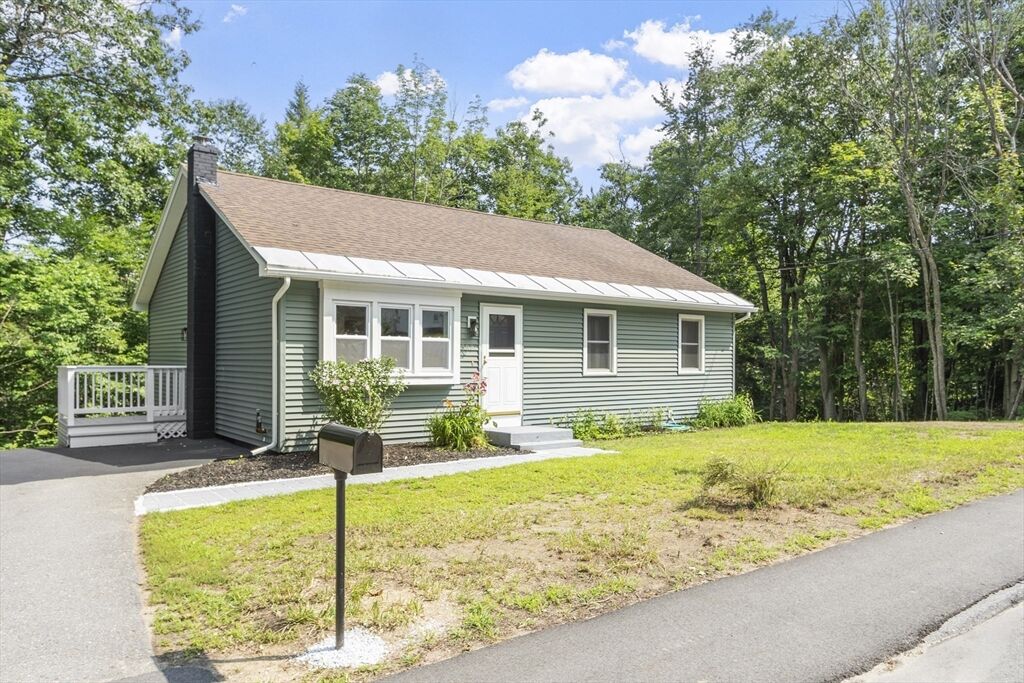 Property Photo:  399 Maple St  MA 01475 