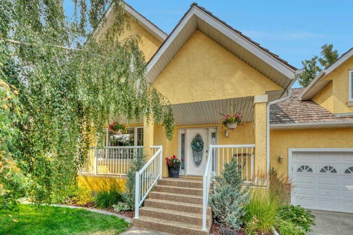 Property Photo:  3 Grande Point Estates  AB T1P 1L3 