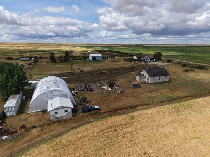 Property Photo: 1229 Twp Rd 174 AB T0J 1R0