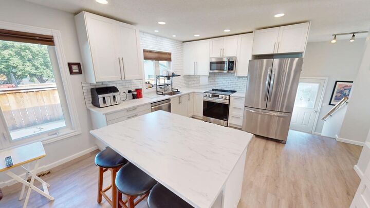 Property Photo:  301 4 Avenue  AB T0J 0B0 