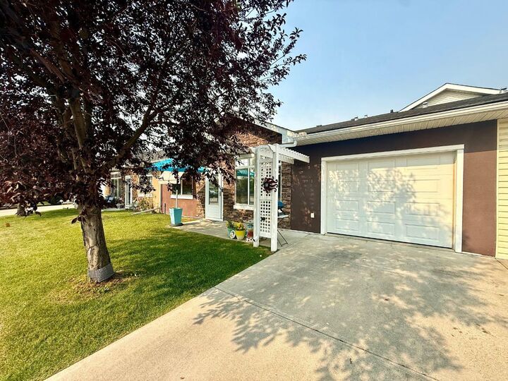 Property Photo: 104 Sunvale Crescent NE AB T1V 0E8
