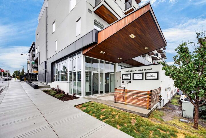 Property Photo: 3450 19 Street SW 207 AB T2T 6V7