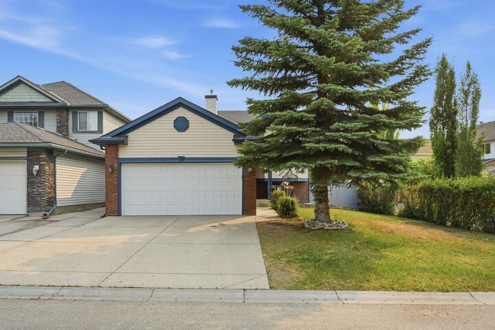 Property Photo: 76 Crystalridge Crescent AB T1S 1V2