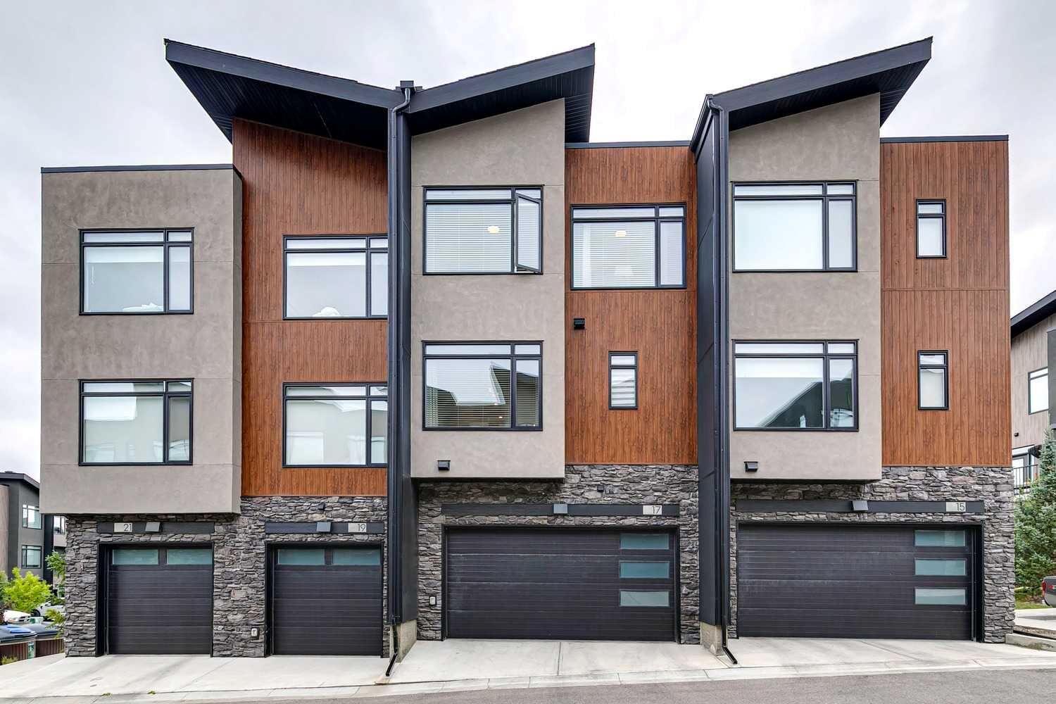 Property Photo:  17 Royal Elm Green NW  AB T3G 0G8 