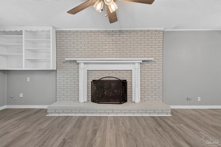 Property Photo:  6425 Aspen Ave  FL 32570 