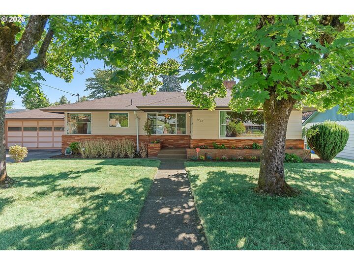 Property Photo:  1720 SE 130th Ave  OR 97233 