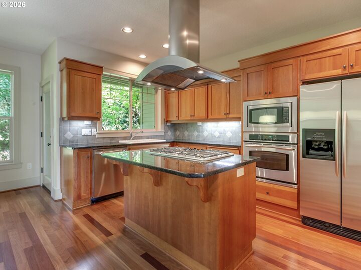 Property Photo: 5055 W Sunset Dr OR 97035