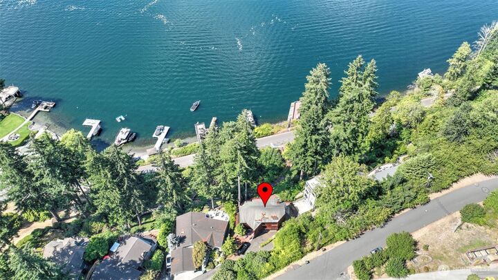 Property Photo: 2305 E Lake Sammamish Place SE WA 98075