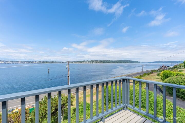 Property Photo:  2485  Beach Drive E  WA 98366 