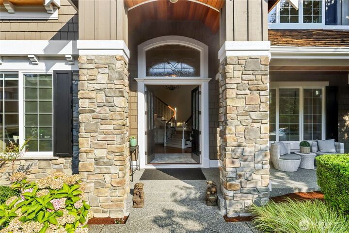 Property Photo: 23270 SE 51st Place WA 98029