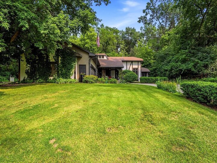 Property Photo:  900 Mt Hood Court  WI 54311-4818 