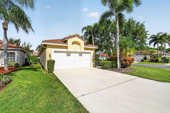Property Photo:  9527 Cherry Blossom Court  FL 33437 