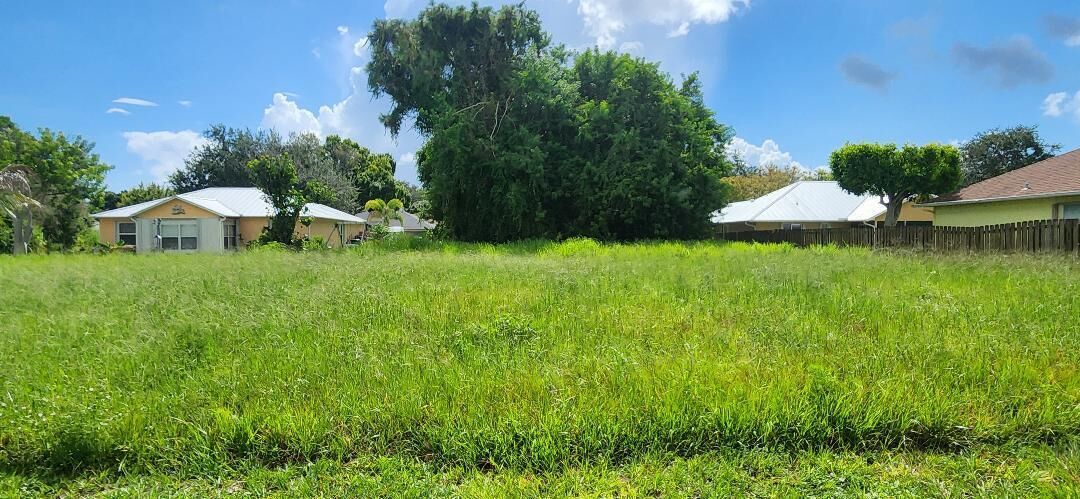 Property Photo: 8247 Sandpine Circle FL 34952