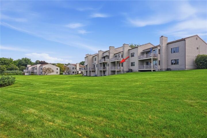 Property Photo:  45 Seabreeze Lane 45  RI 02809 