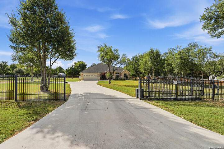Property Photo: 123 Tomahawk TX 78155