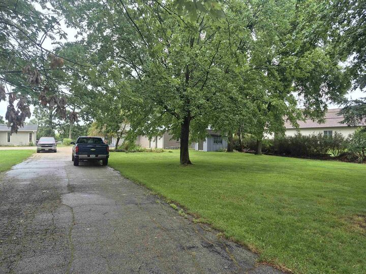 Property Photo:  19 E Auburn Drive  WI 53511 