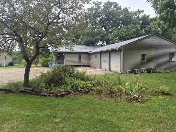 Property Photo: 19 E Auburn Drive WI 53511