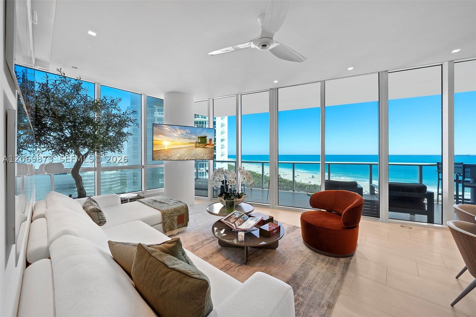 Property Photo:  100 S Pointe Dr 1409  FL 33139 