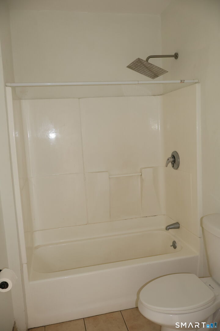 Property Photo:  37-39 Elliott Street 2R  CT 06114 