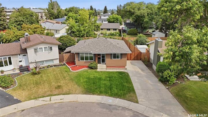 Property Photo:  118 Dundurn Place  SK S7M 4C3 