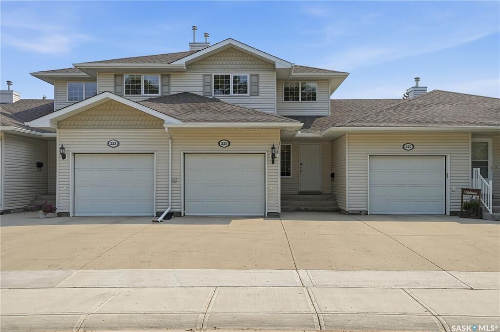 Property Photo:  225 Mikkelson Drive  SK S4T 7X9 