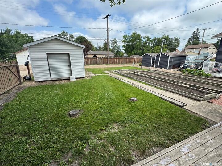 Property Photo:  817 97th Avenue  SK S0E 1T0 