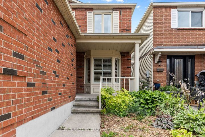 Property Photo:  1449 Laurin Crescent  ON K1E 3H3 