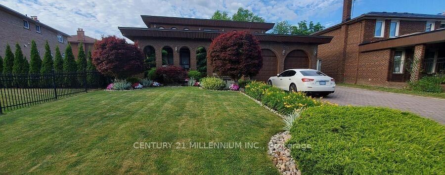 Property Photo:  44 Wigwoss Drive  ON L4L 2P8 