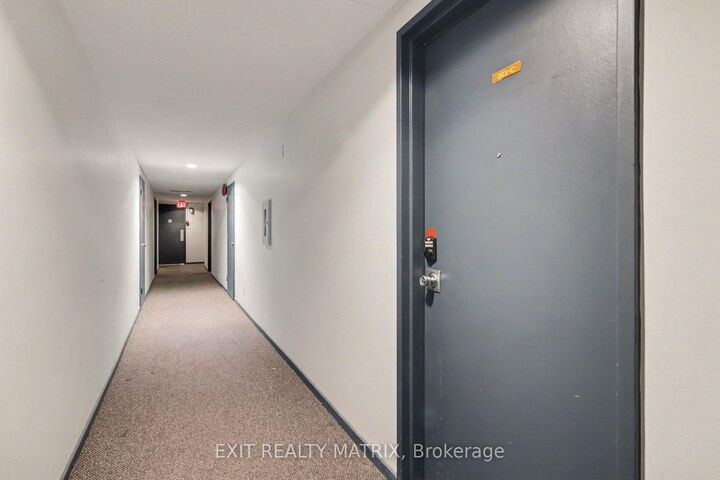 Property Photo:  2044 Arrowsmith Drive 203  ON K1J 7V8 