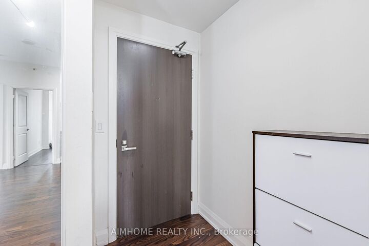 Property Photo: 7171 Yonge Street 1115 ON L3T 0C5