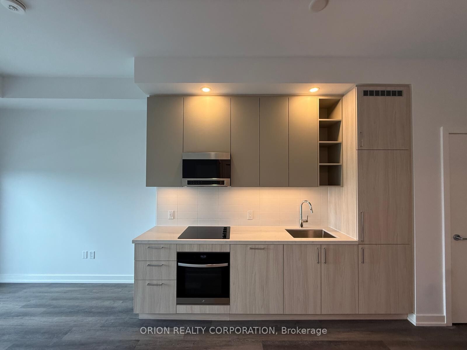 Property Photo: 21 Meadowdale Road 305 ON L4K 0H6
