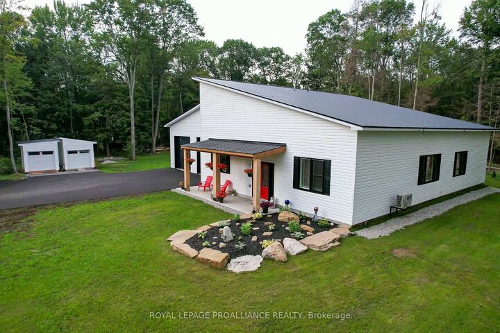 Property Photo: 1313 Lily Bay Drive N ON K6V 7C5