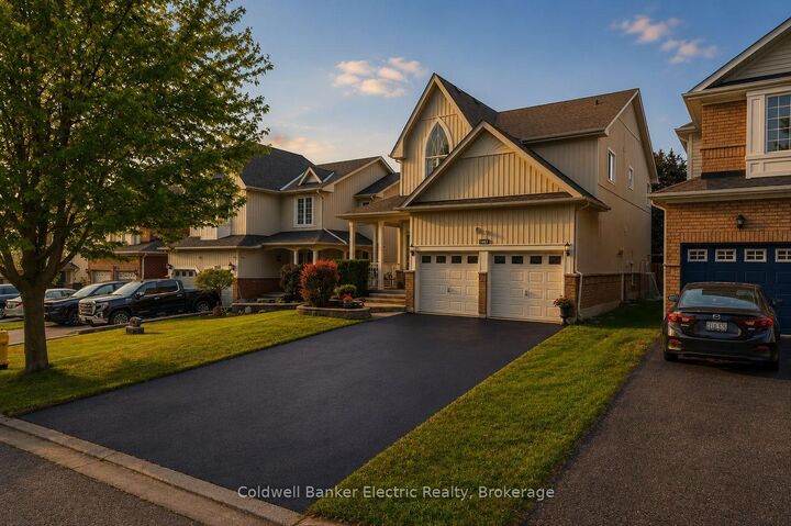 Property Photo:  1407 Ashgrove Crescent  ON L1K 2W4 