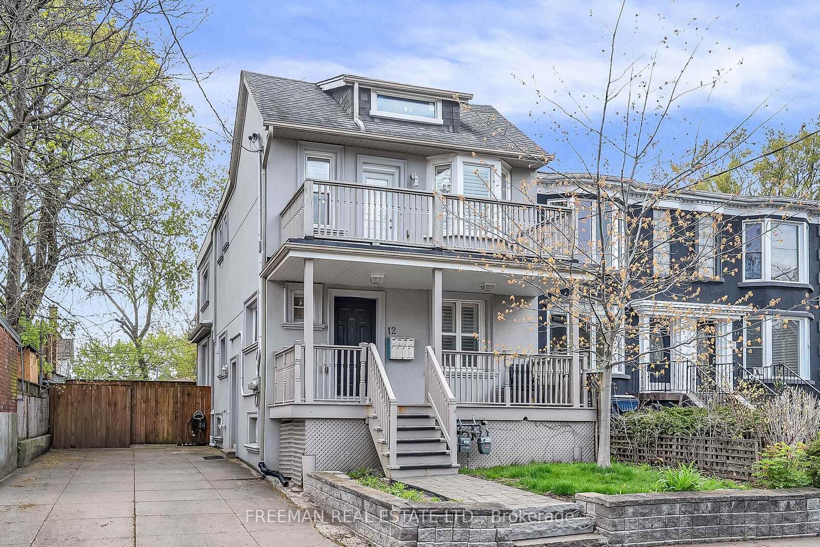 Property Photo:  12 Arlington Avenue  ON M6G 3K8 