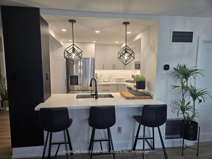 Property Photo:  1155 Bough Beeches Boulevard 1409  ON L4W 4N2 