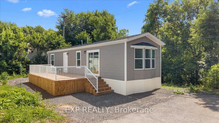 Property Photo: 35 Vanier Road ON K2H 7P6