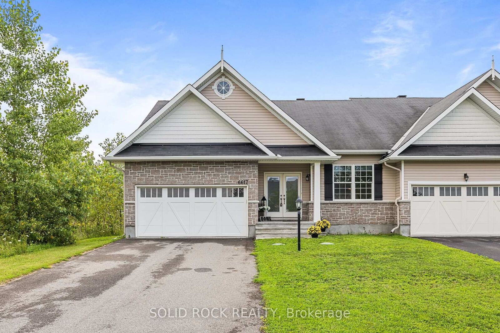 Property Photo: 6617 Calwood Avenue E ON K4P 1H1