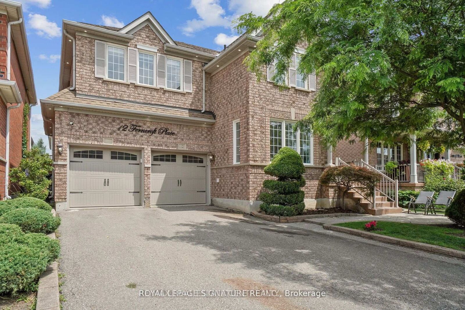 Property Photo: 12 Ferncroft Place ON L7A 2Z6