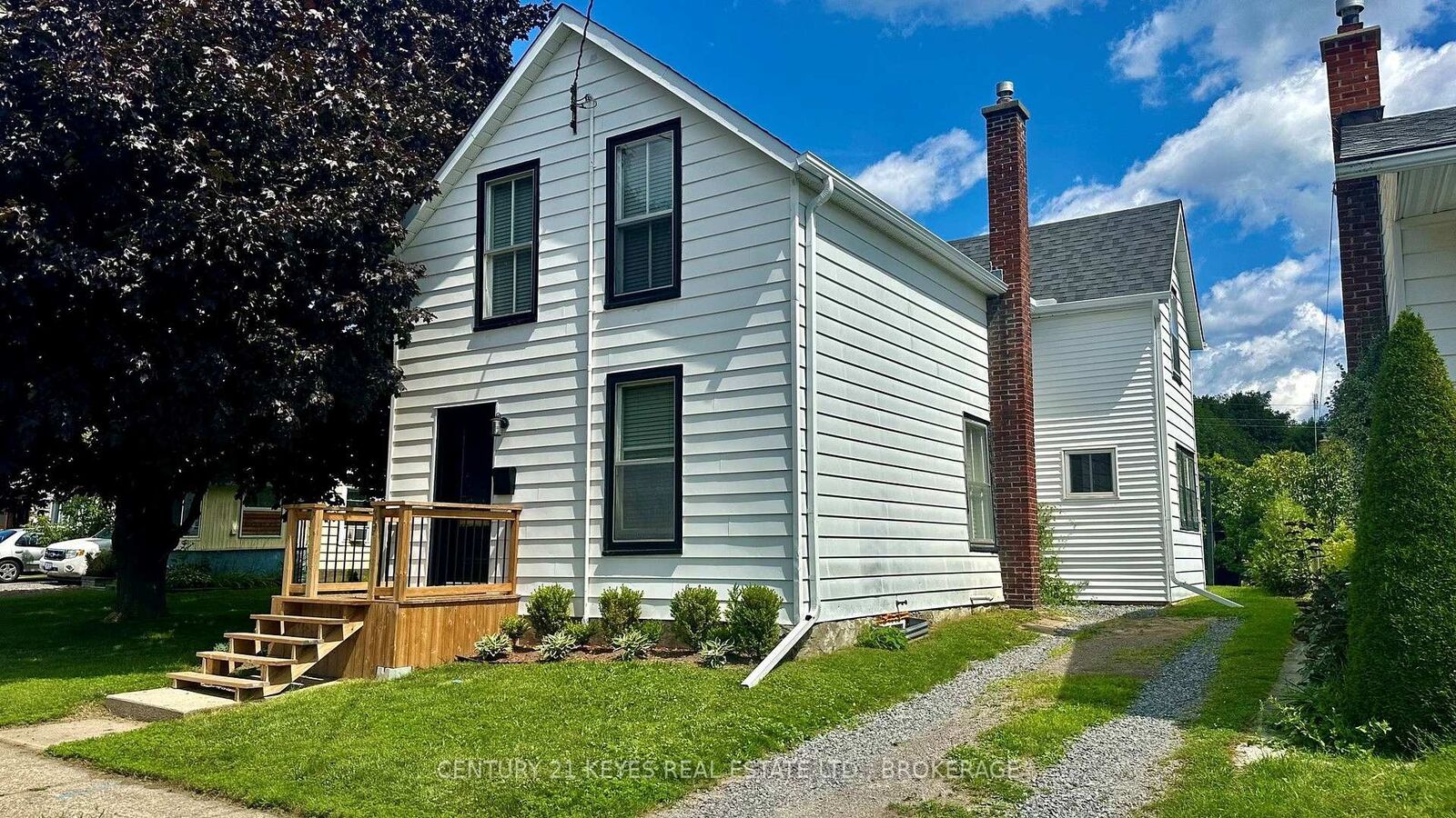 Property Photo: 39 Amy Street ON K6V 1V9