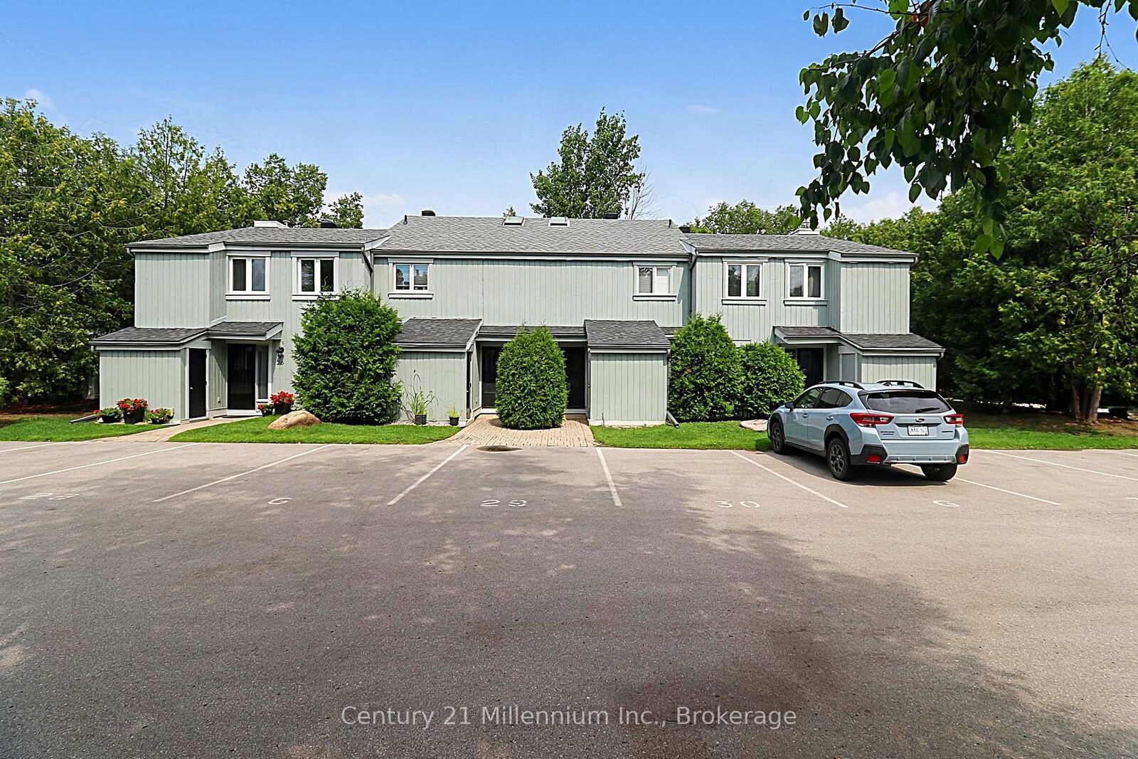 Property Photo:  127 Fairway Crescent 28  ON L9Y 5B4 