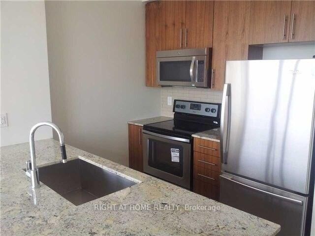 Property Photo:  4099 Brickstone Mews Parkway 2706  ON L5B 3M8 
