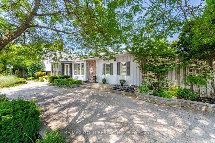 Property Photo: 2395 Stillmeadow Road ON L5B 2A8
