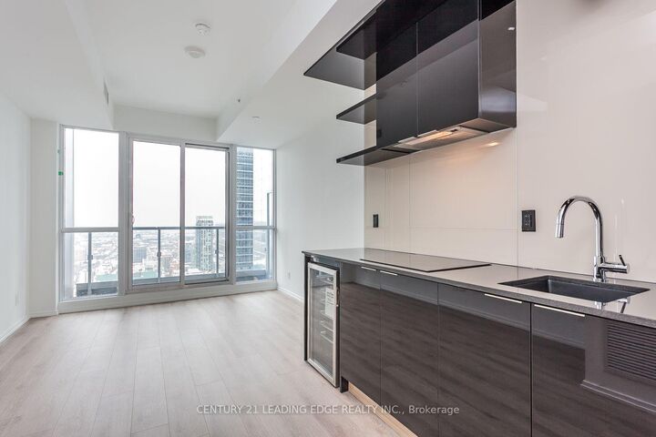 Property Photo:  70 Temperance Street 4404  ON M5H 0B1 