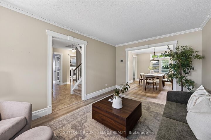 Property Photo:  12 Banting Crescent  ON N6G 4G2 