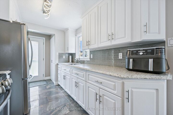Property Photo:  847 Doon Village Road  ON N2P 1A1 