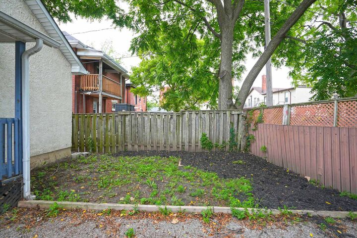 Property Photo:  26 Avenue Place  ON L3B 4B1 