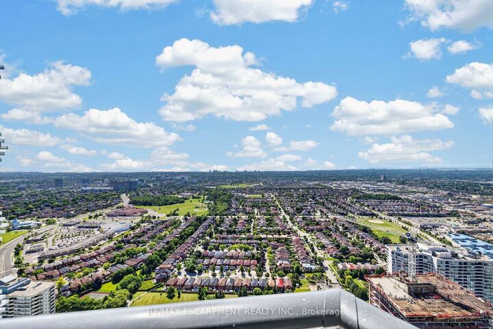 Property Photo: 448 Burnhamthorpe Road W 4908 ON L5B 0R4