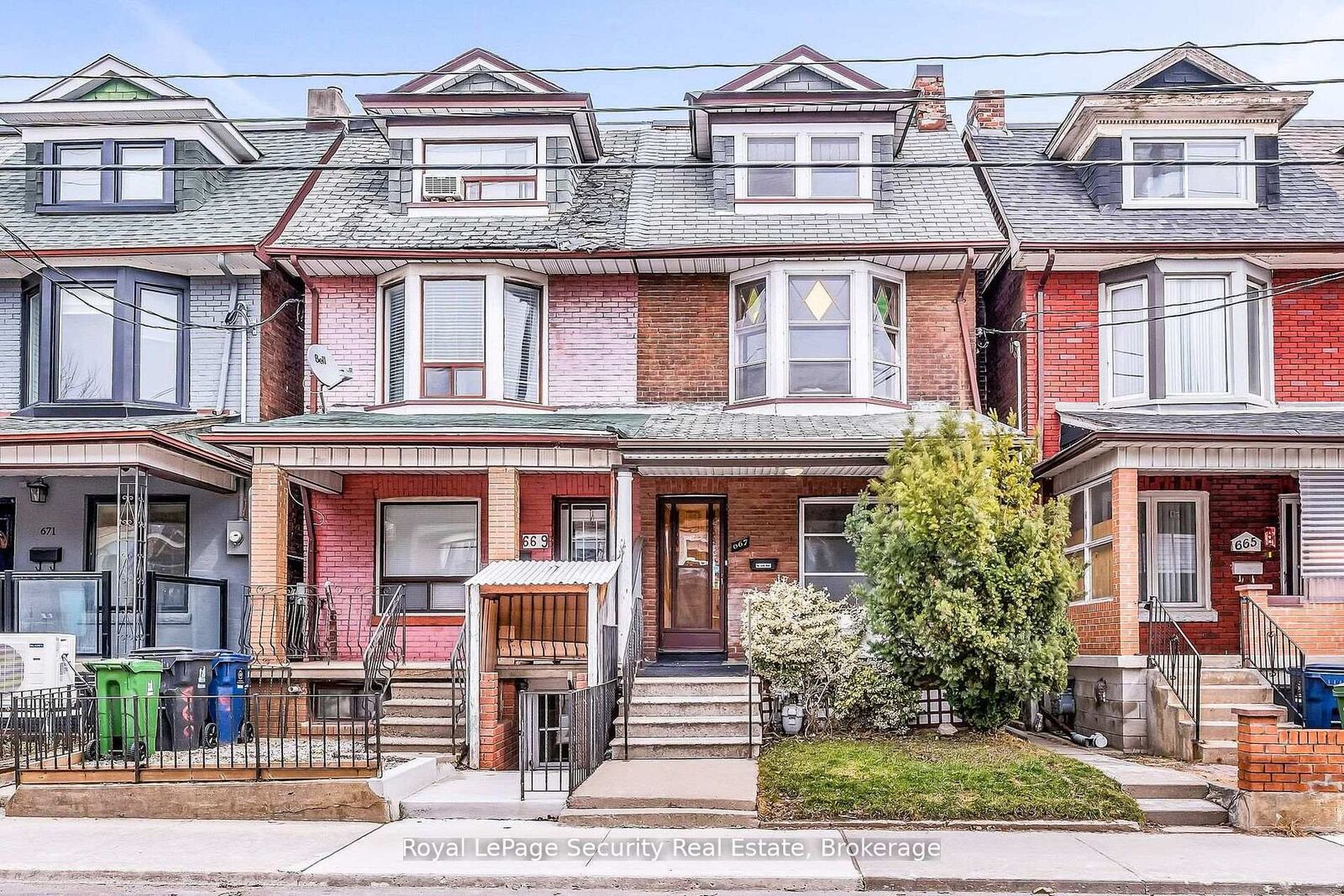 Property Photo: 667 Ossington Avenue ON M6G 3T6