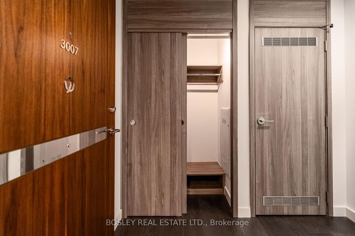 Property Photo:  18 Esther Shiner Boulevard 3007  ON M2K 0J7 